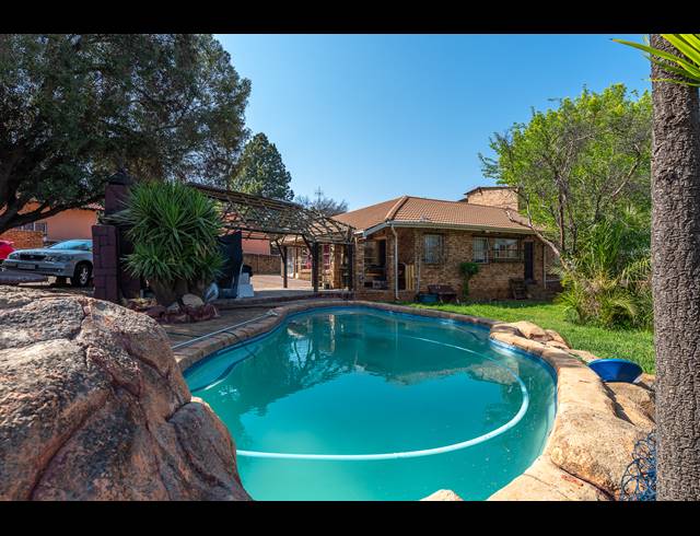 8 BEDROOM FREEHOLD FOR SALE IN GLENVISTA